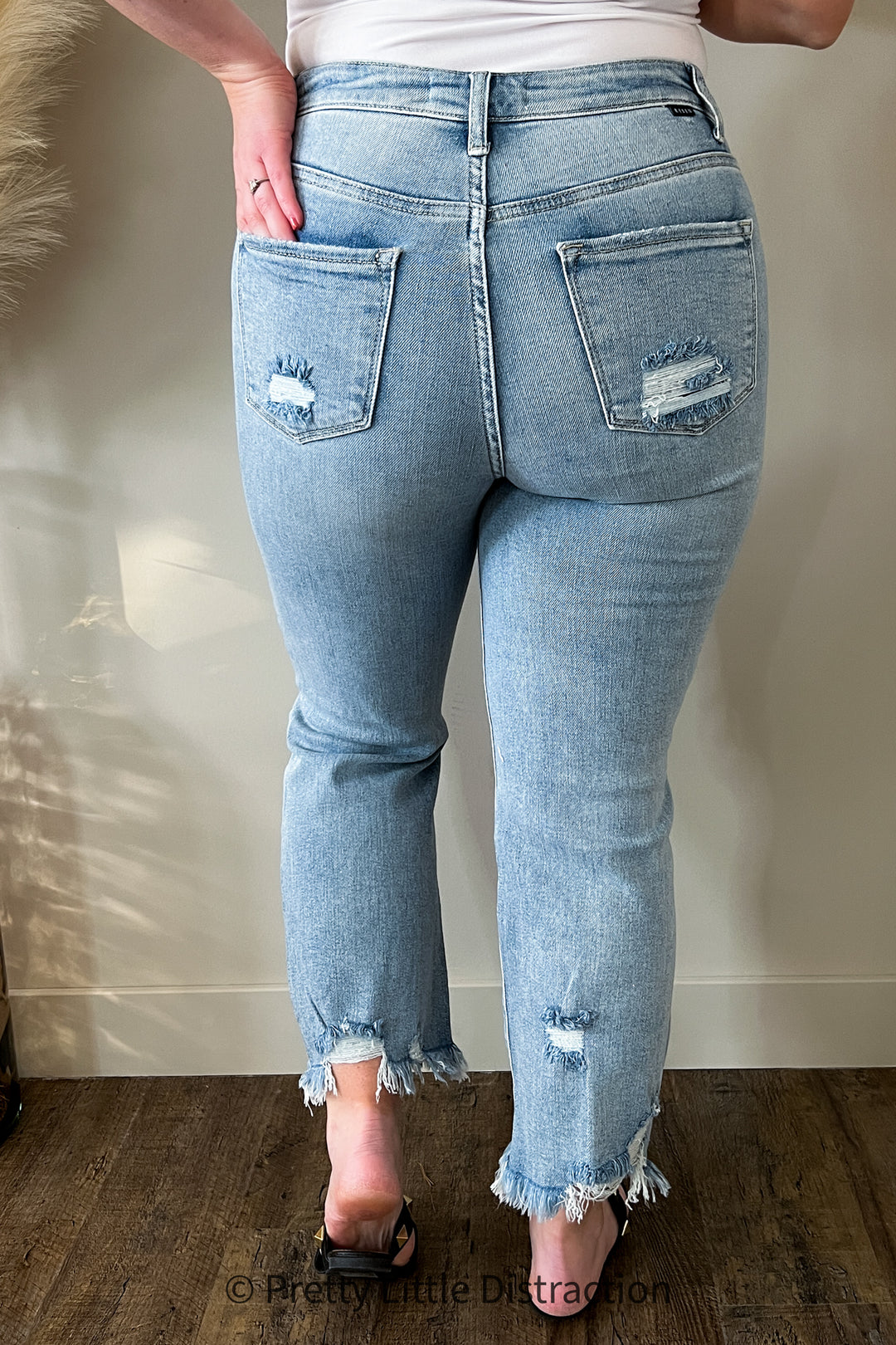 Distressed Fringe Hem Cropped Jeans