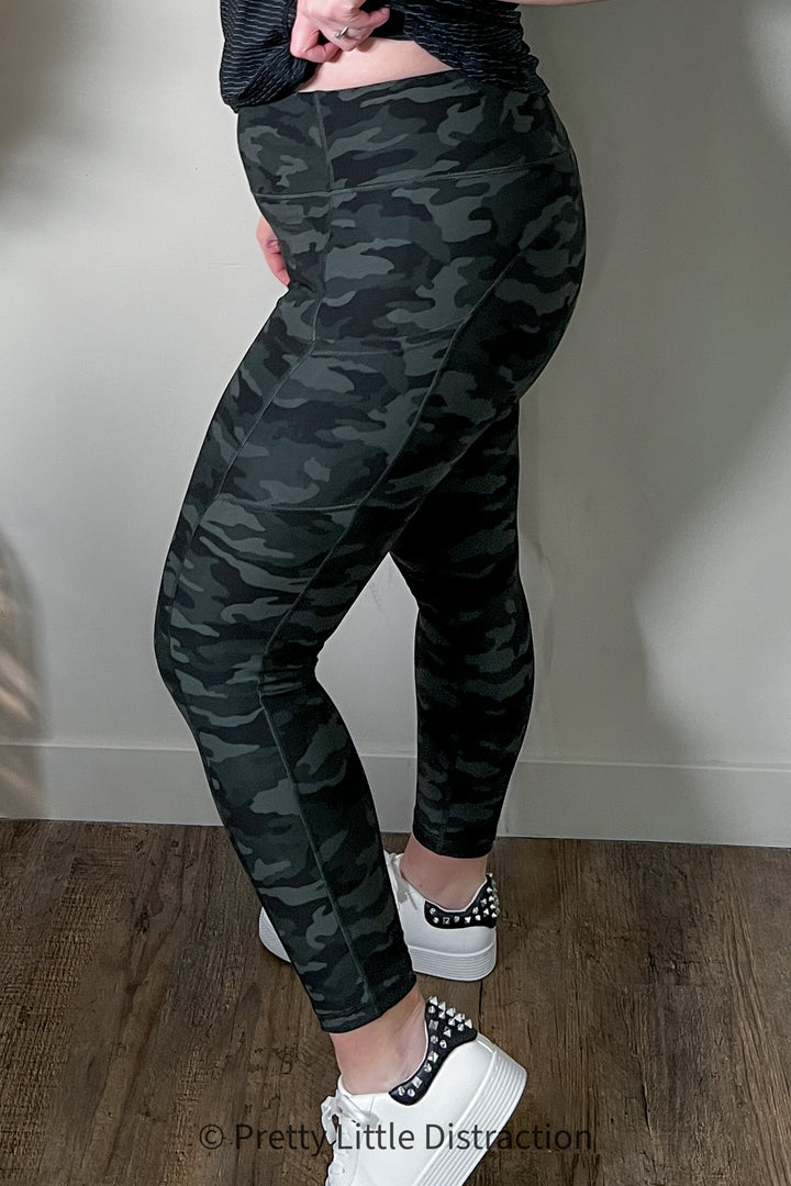 Camouflage Wide Waistband Pocket Leggings