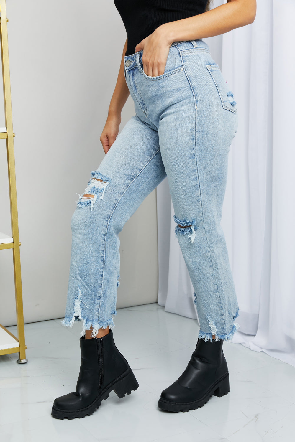Distressed Fringe Hem Cropped Jeans